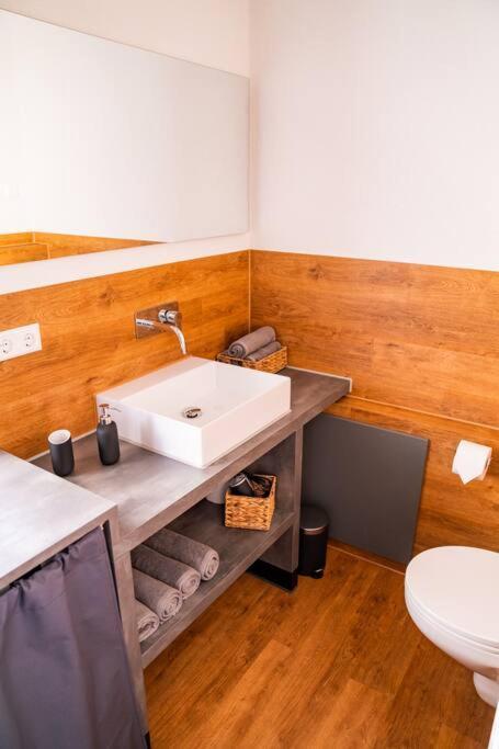 Neu Renoviertes Ferienhaus/Wohnunng Kleine Auszeit Sonnenbühl Kültér fotó